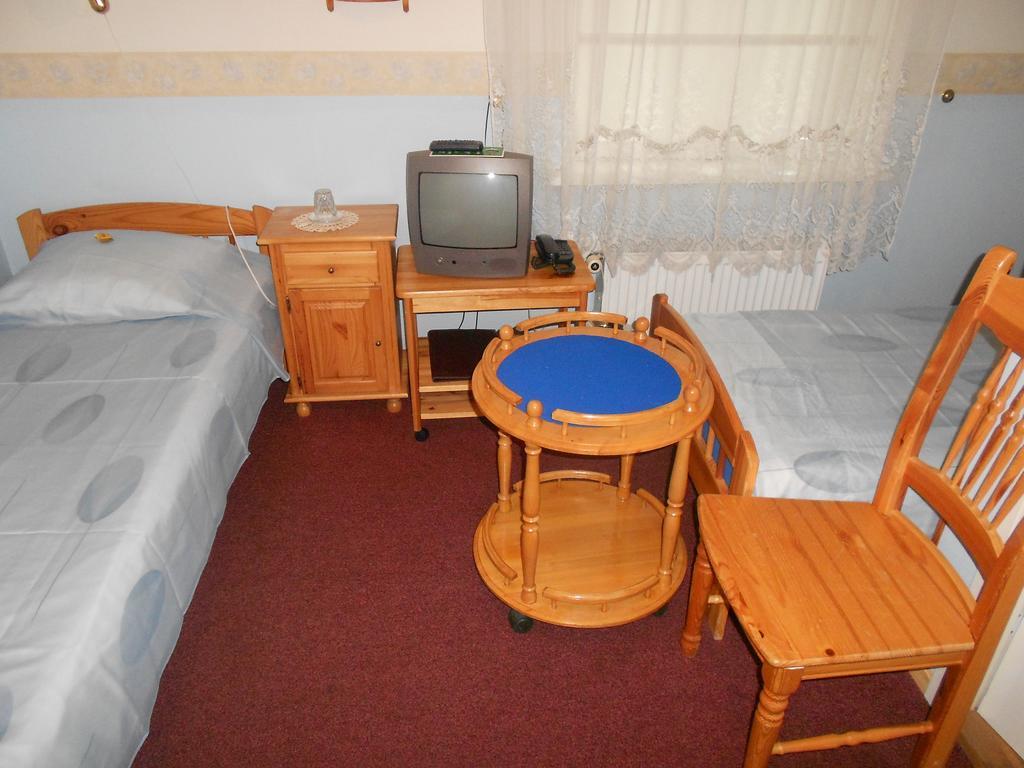 Poska Villa Guesthouse Таллин Номер фото